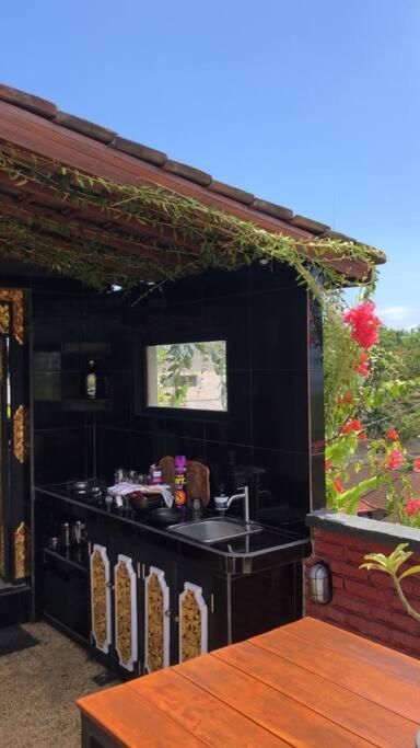 The Hidden Escapes Bingin- Sunset Rooftop Wood House With Ocean View & Private Kitchen Uluwatu  Bagian luar foto